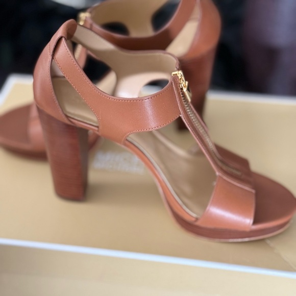 Michael Kors Tan Leather Heels -9 - Picture 1 of 4